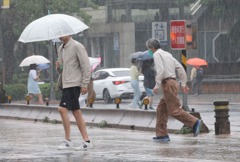台北市雙溪山區暴雨「國家級警報」響 北北基大雷雨轟炸1小時