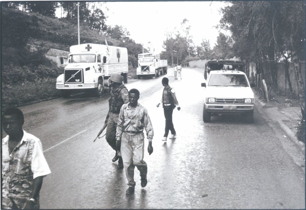 1994年4月，盧安達的激進胡圖族民兵在軍隊支援下，有計畫地屠殺了50萬到100...