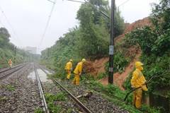 土石流滑進鐵軌影響1365人 台鐵新豐往返竹北恢復雙線行