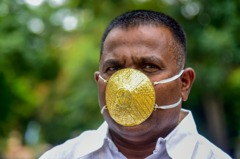 印度商人打造「黃金口罩」要價近12萬台幣 但不知能否防病毒
