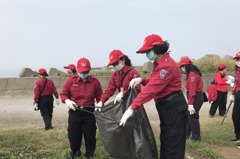 高雄林園聯合淨灘 志工清出1千多公斤垃圾