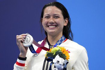 游泳／女子200公尺自由式奪銀 香港泳池首面奧面獎牌