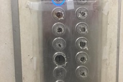 社區電梯按鈕貼塑膠膜防疫 住戶一行為讓她看了氣炸