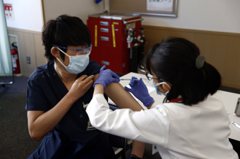憂日本突破性感染 專家籲12月起開打第3劑疫苗