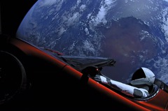 大型宇宙垃圾？Tesla Roadster竟在外太空繞行了32億公里！