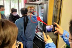 上海副市長視察民宅 「食物塞爆冰箱」照曝光！卻見他雙手全藏袖內