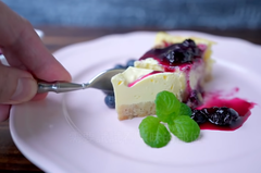 有片｜減肥也能放心吃！低卡健康清爽的優格藍莓蛋糕