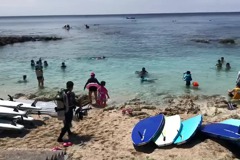影／歸剛欸！小琉球沙灘獨木舟SUP比人多 遊客頻抱怨