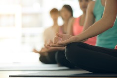 減輕壓力、降低血壓！印度瑜珈冠軍教最簡單的一種方式：每天只要3分鐘