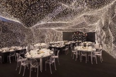 超過25萬顆LED燈打造！ 墨西哥漂浮未來感星際餐廳