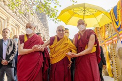 達賴喇嘛流亡海外64年 赴印度朝聖吸6萬信眾追隨