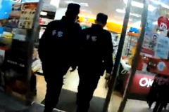 高雄OK超商店長兒年初六和店員打起來 驚動警察到場