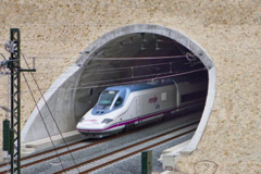 民怨爆炸！西班牙砸83億訂31輛列車 結果車身太寬進不了隧道