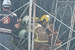 影／台南文化中心工地驚傳鷹架坍塌 救出被埋混凝土1女工人