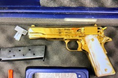 行李有把「24K鍍金手槍」 美國女子遭澳洲邊防人員逮捕