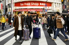 打擊免稅商品轉賣牟利！日本政府考慮改革外國遊客免稅購物制度