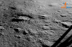 在月球南極附近成功著陸 印度「月船3號」登陸器傳回影像與部署探測車