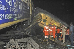 印度再傳火車相撞 至少10死27傷