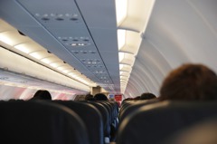 飛機上最安全的位置在哪？飛安專家說實際答案可能會讓你失望