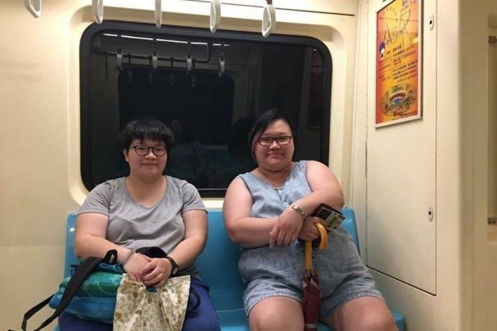 「胖子」坐捷運多佔半個位子，有道德問題嗎？