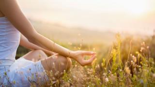 專注當下、感受<u>豐盛</u>！10分鐘靜心冥想瑜伽練習