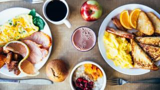 <u>早餐</u>的重要性在哪，不吃<u>早餐</u>真的會膽結石、胃潰瘍嗎？