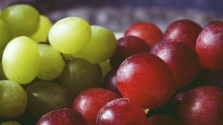 葡萄皮白白的是農藥嗎？<u>營養</u>師教你吃甚麼顏色的葡萄最健康