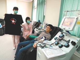 台南捐血中心在永康榮民醫院8樓成立捐血室，主要服務捐血小板民眾，3月底前捐血送一件Ｔ恤。 記者吳淑玲／攝