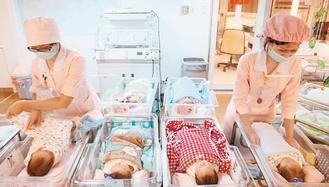 今年適逢龍年，根據基金會統計，新生兒中約有8%到10%是早產兒，以今年可能增加3萬名新生兒計算，可能多增3000名早產兒。 報系資料照