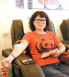 陳俞伊是罕見的Rh陰性血型，廿六年來隨傳隨到捐血救人，她形容像特務執行勤務。
記者陳宏睿／攝影