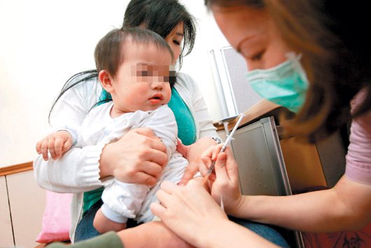 今年3月1日起，疾管提供國內2至5歲幼兒免費接種一劑涵蓋19A血清型的肺炎鏈球菌疫苗。 報系資料照