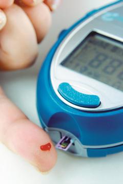糖尿病患除了掌控血糖，也要注意血脂變化。 本報資料照片