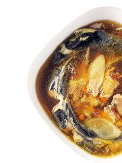 營養師說，鰻魚特別適合和藥膳一起燉煮，或加米酒烹煮，都不錯。 