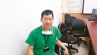 台大醫院心臟外科主任陳益祥是心臟外科權威，也是當年國內用葉克膜進行無心跳器捐首例手術的執刀者，此項創新技術在當時受到國際肯定。