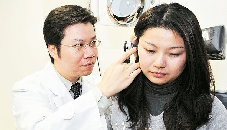 近來有男子聽力變差卻不以為意，拖太久就醫的結果，造成聽力可能無法回復。圖非當事人。