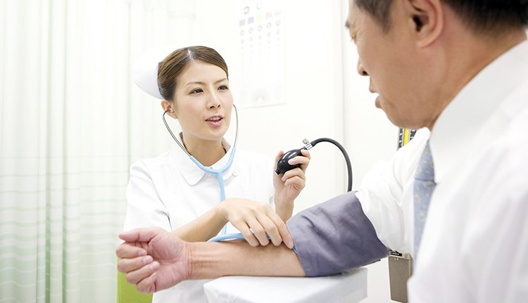 根據統計，台灣成年男子每5人就有1人罹患高血壓，成年女性的高血壓盛行率則有13%，一旦高血壓發生後，病患多半需要終生服用降血壓藥物，但其實只要調整生活型態，就能改善血壓。<br />圖／ingimage