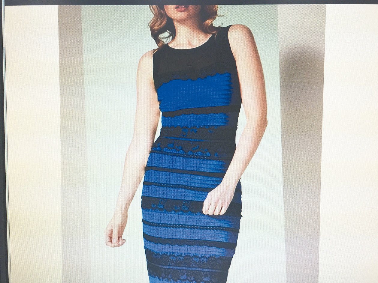 近日網路瘋傳一張洋裝照片，起因是一名網友PO照詢問衣服究竟什麼顏色，引起眾人熱烈討論。