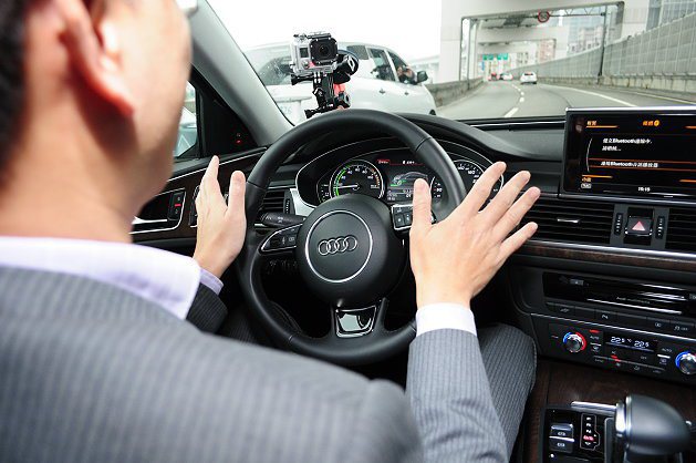 全球許多車廠都在積極進行無人駕駛、自動駕駛汽車的開發。 蔡志宇