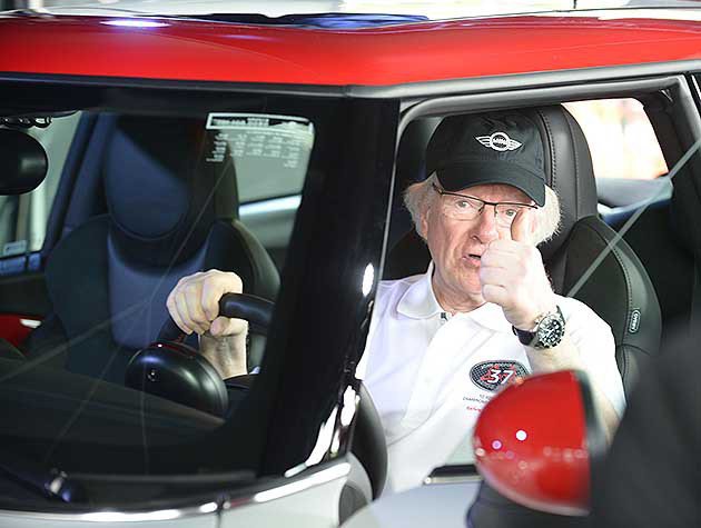 Rauno Aaltonen雖然75歲高齡，講解駕駛技術依然氣力十足。 蔡志宇
