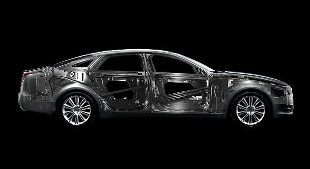 以先進全鋁鎂合金輕量化車體打造的New XJ / XJL。 Jaguar