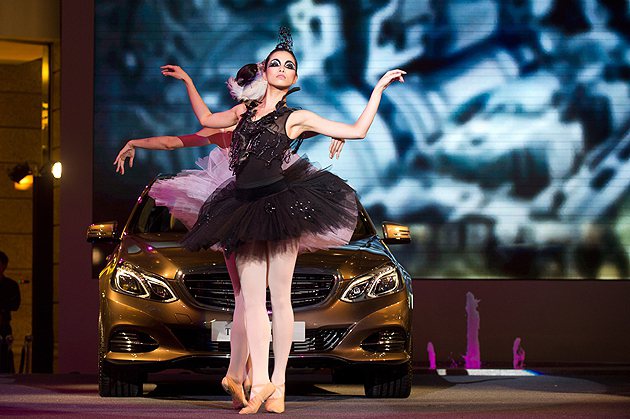 古典芭蕾娓娓訴說全新E-Class ELEGANCE的內斂格調。 M-Benz