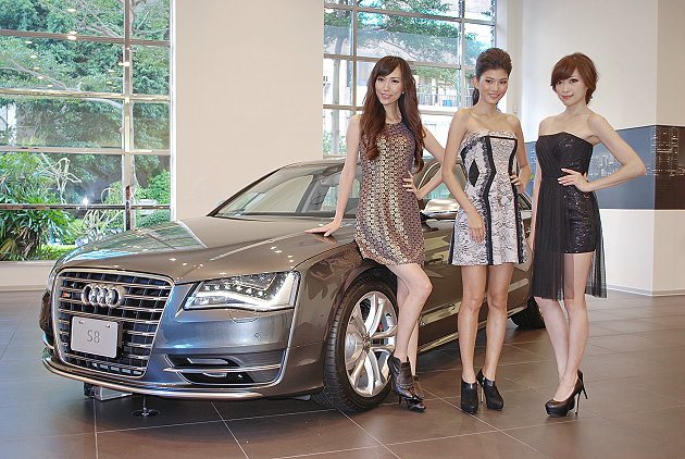 Audi請來三名伊林名模展演旗下S Line性能房車。 記者趙惠群／攝影