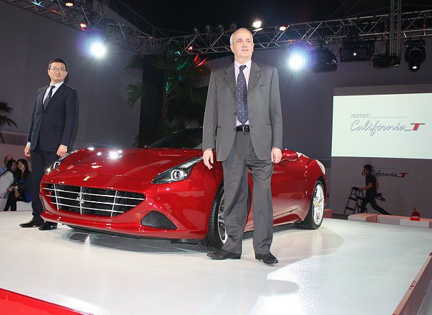 台灣蒙地拿總經理 Mr. Fabrice de Murat(右)與Ferrari...