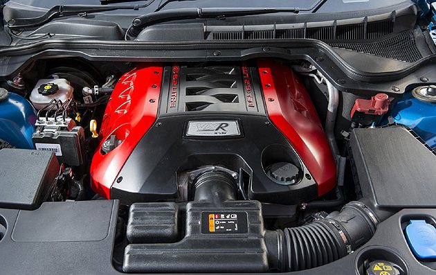 6.2L V8引擎，紅色飾板相當夢幻。 Vuaxhall