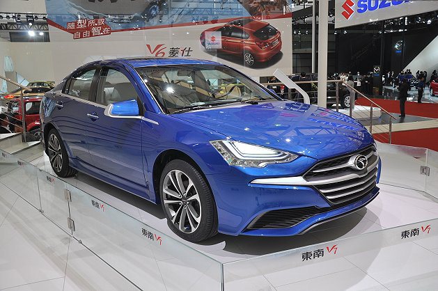 東南汽車V7概念車上海車展首度曝光。 中華汽車