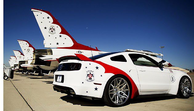 Mustang GT委意與機翼相同塗裝。 Ford