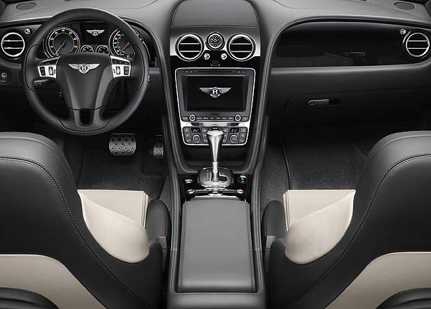 Bentley Continental GT V8 S搭載密齒比的八速變速箱。 ...