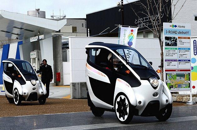 i-Road三輪電動車已在日本東京展開實際道路測試，藉此蒐集相關意見與滿意度。 Toyota提供