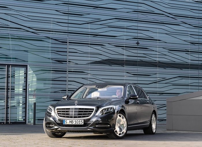 賓士19日在廣州車展及洛杉磯車展，同步首發全新奢華禮車Mercedes- Maybach S-Class，以提供多金買家極度奢華且能符合個人身分地位的頂級禮車。 Mercedes Benz提供