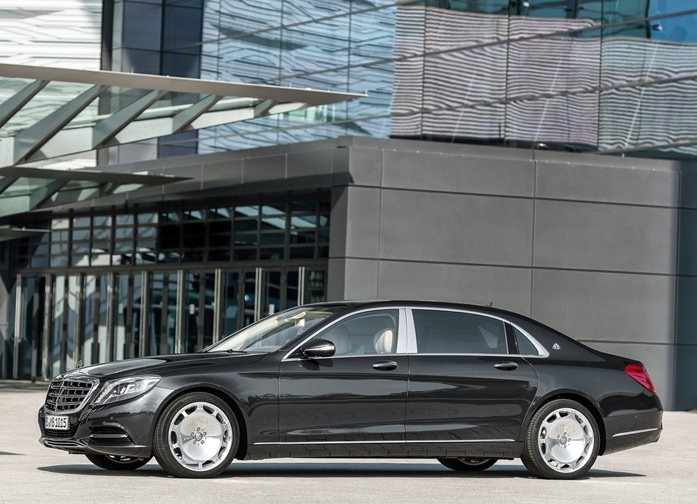 Mercedes- Maybach S-Class比S-Class的軸距和車長都...
